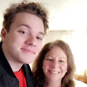 Meet your Posher, Ethan